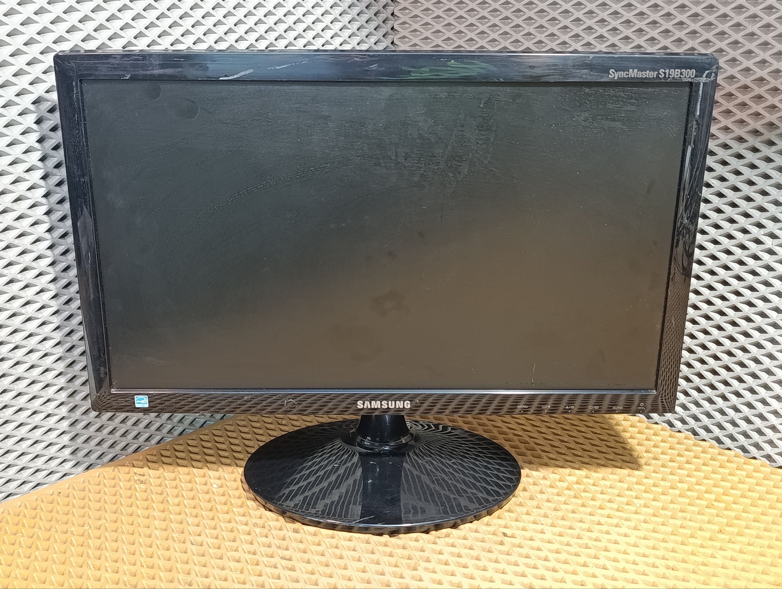 Монитор Samsung SyncMaster S19B300N
