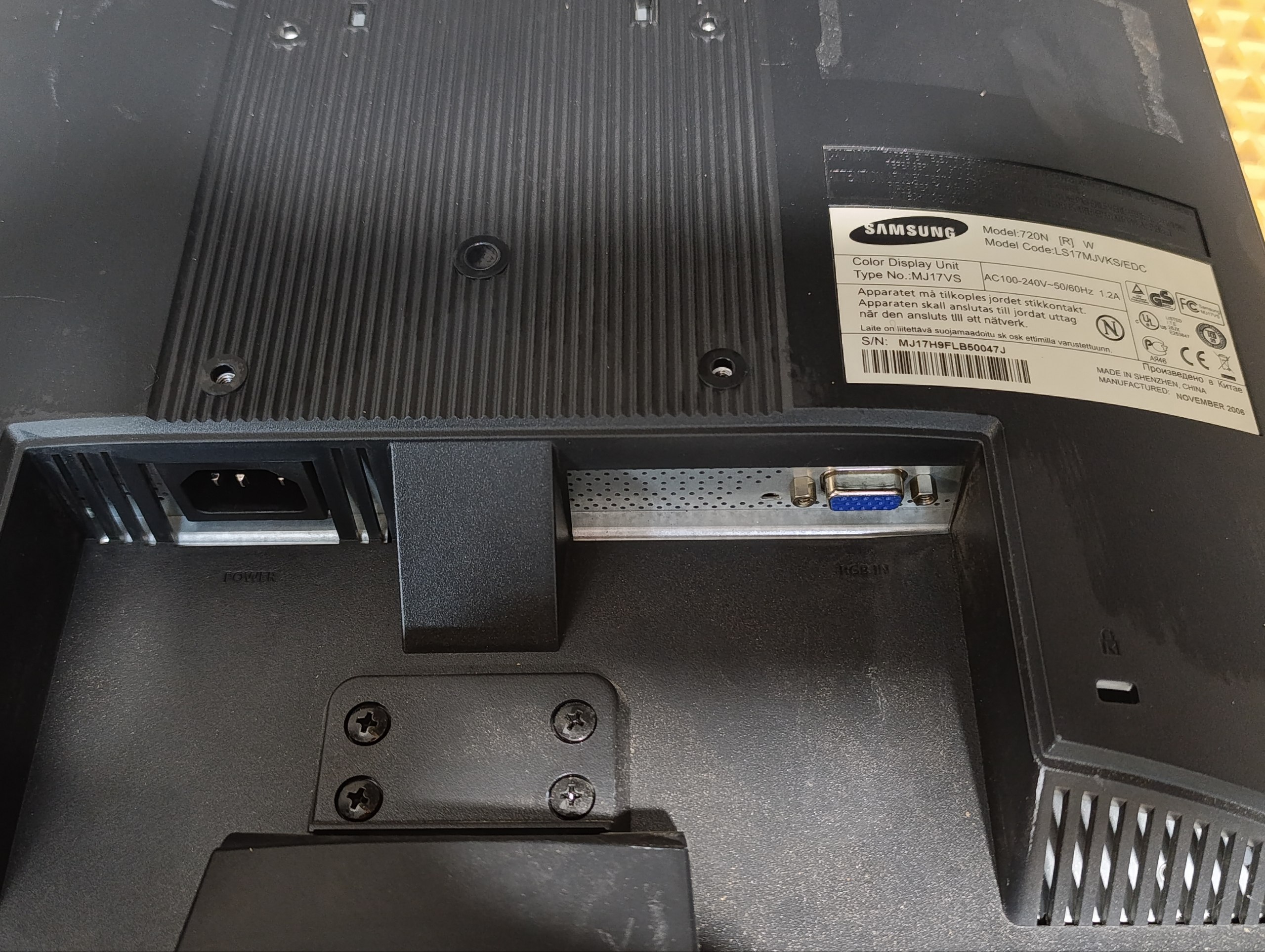 Монитор Samsung SyncMaster 720N