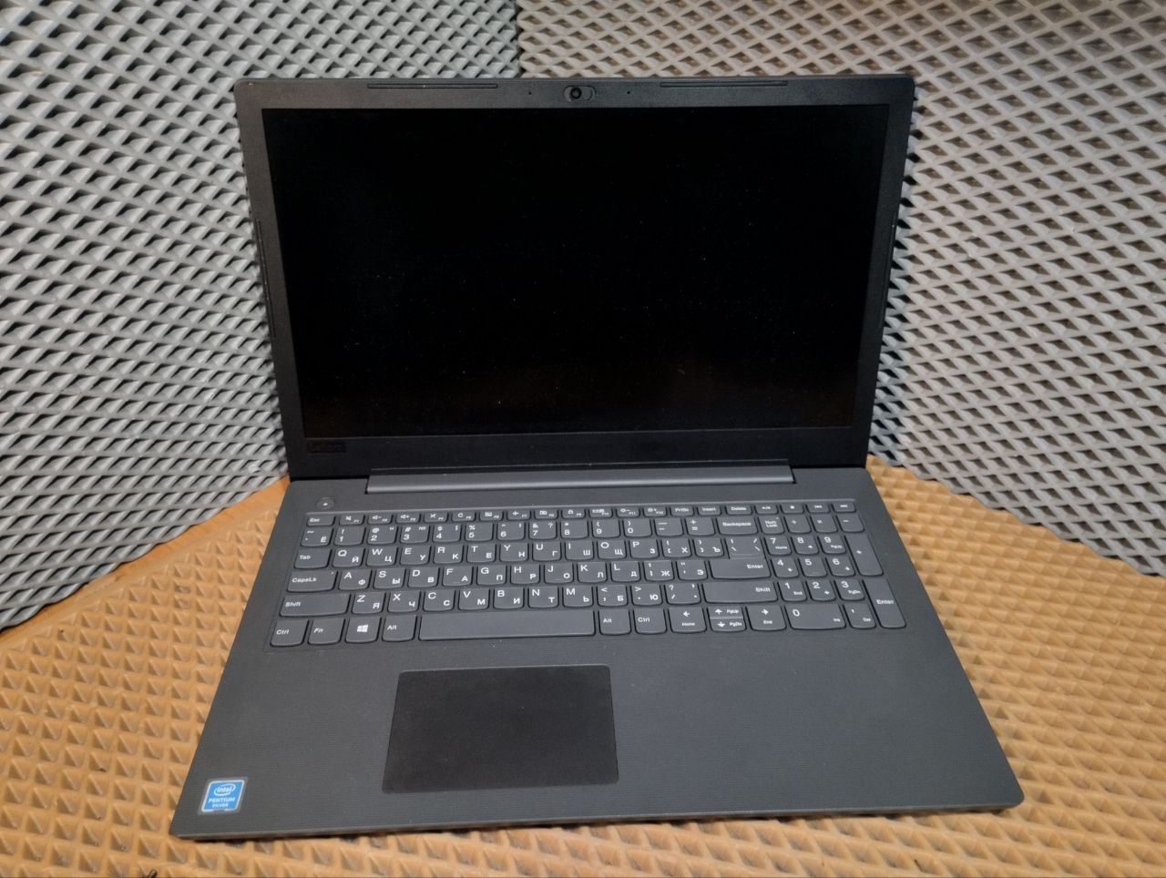 Lenovo V130-15IGM