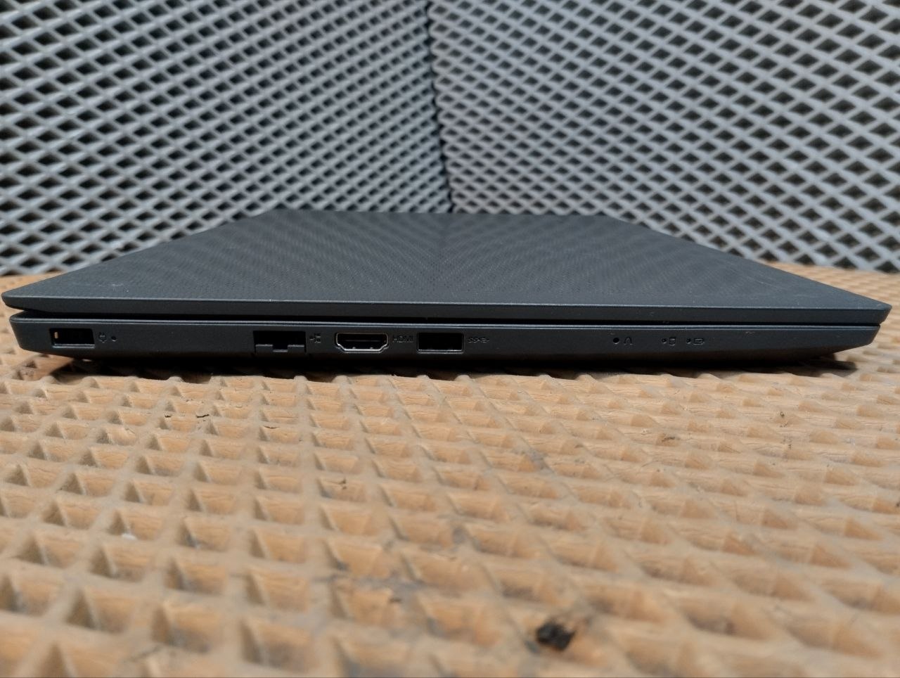 Lenovo V130-15IGM