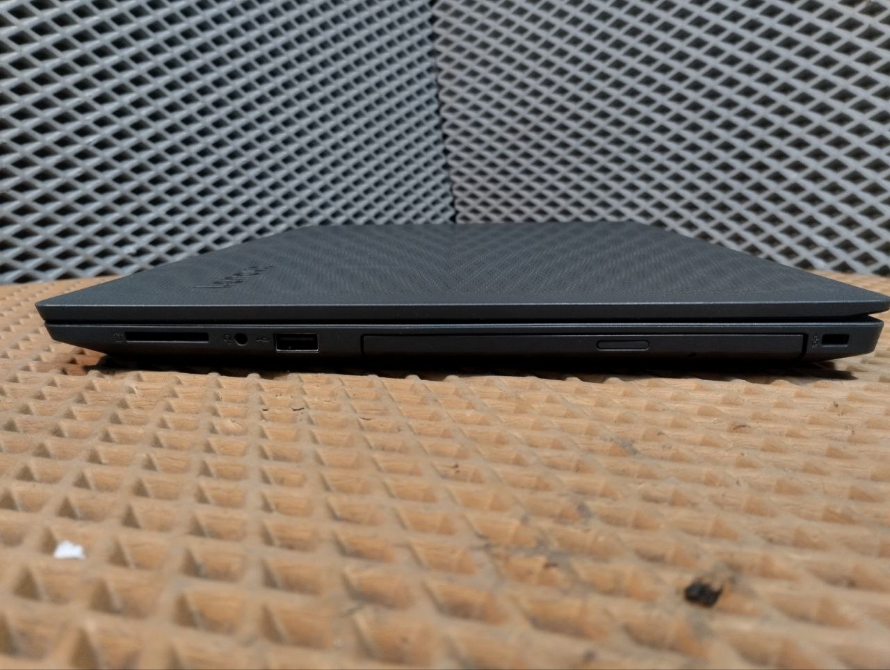 Lenovo V130-15IGM
